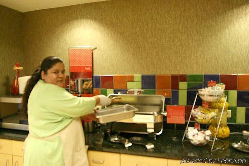 Hampton Inn & Suites Lincolnshire Restaurant foto